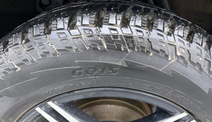 2014 Renault Duster RXE PETROL 104, Petrol, Manual, 31,003 km, Right Rear Tyre Tread