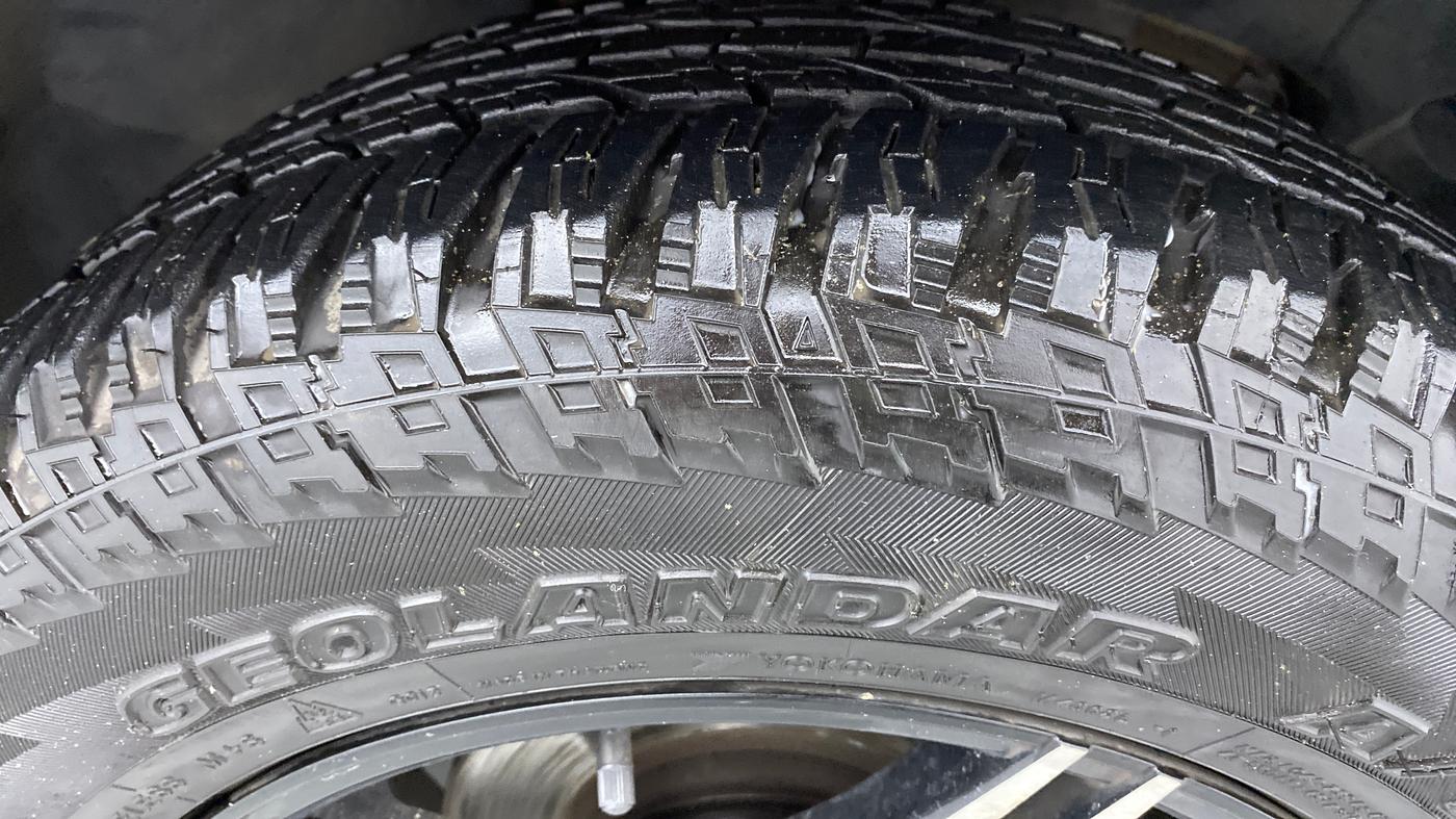 2014 Renault Duster RXE PETROL 104, Petrol, Manual, 31,003 km, Right Front Tyre Tread