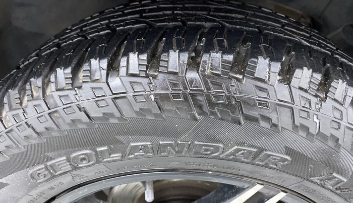 2014 Renault Duster RXE PETROL 104, Petrol, Manual, 31,003 km, Right Front Tyre Tread