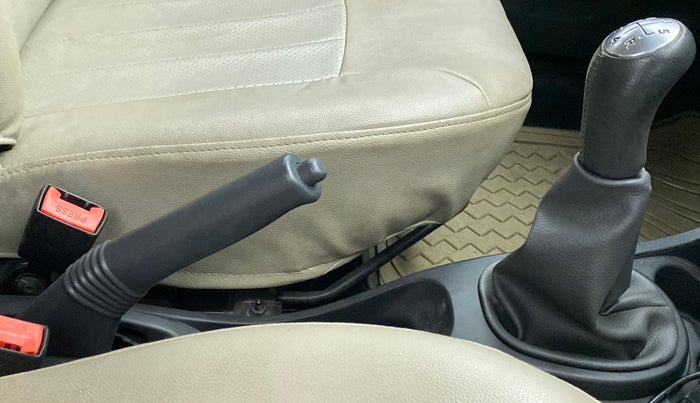 2014 Renault Duster RXE PETROL 104, Petrol, Manual, 31,003 km, Gear Lever