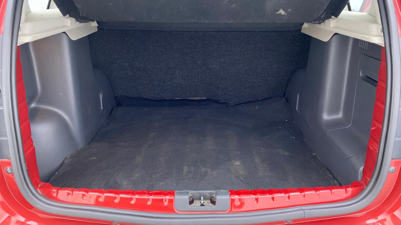 2014 Renault Duster RXE PETROL 104, Petrol, Manual, 31,003 km, Boot Inside