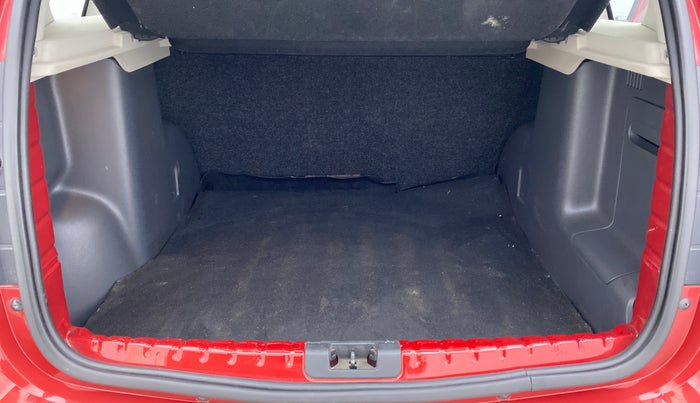 2014 Renault Duster RXE PETROL 104, Petrol, Manual, 31,003 km, Boot Inside