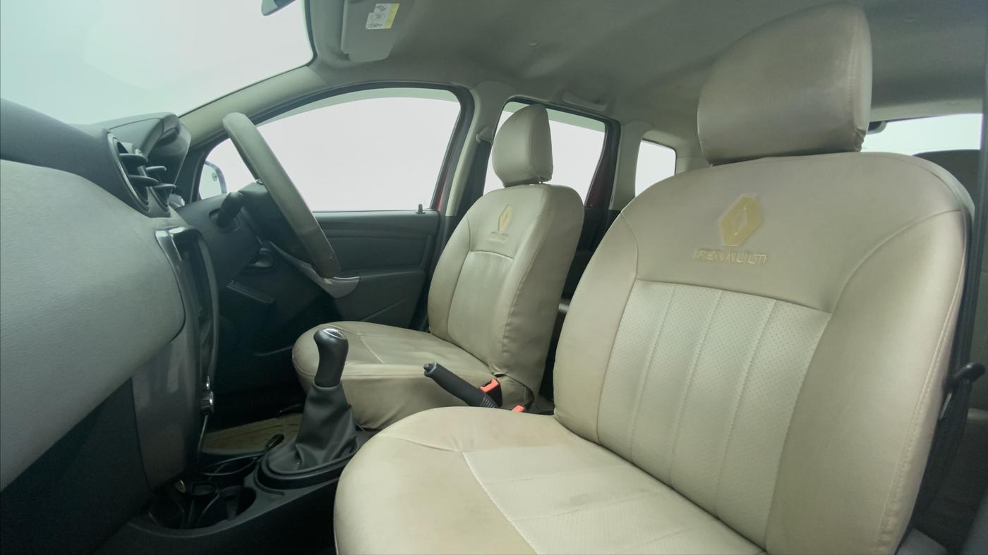 2014 Renault Duster RXE PETROL 104, Petrol, Manual, 31,003 km, Right Side Front Door Cabin