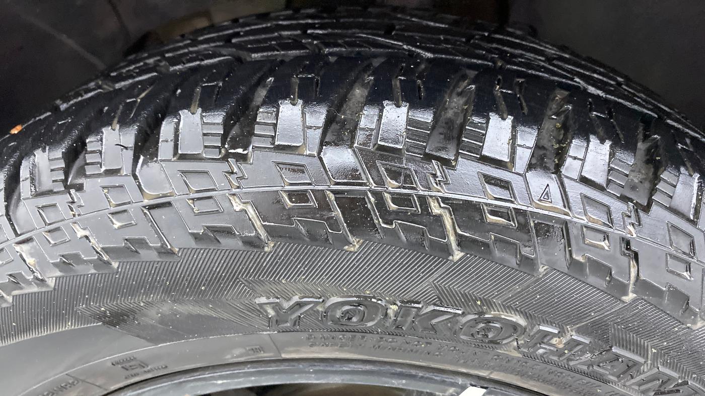 2014 Renault Duster RXE PETROL 104, Petrol, Manual, 31,003 km, Left Front Tyre Tread