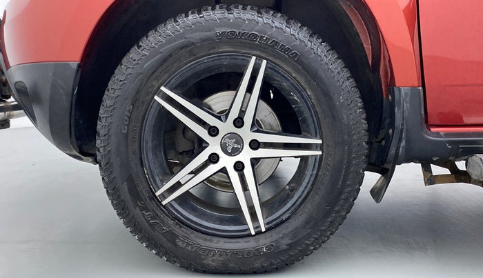 2014 Renault Duster RXE PETROL 104, Petrol, Manual, 31,003 km, Left Front Wheel