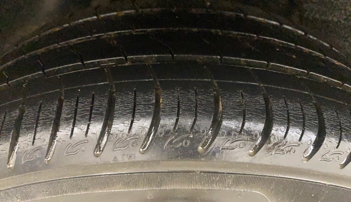 2020 Tata ALTROZ XT PETROL, Petrol, Manual, 28,199 km, Right Rear Tyre Tread