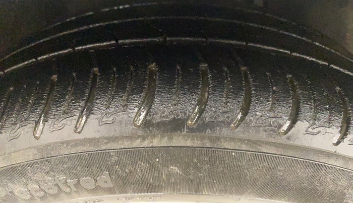 2020 Tata ALTROZ XT PETROL, Petrol, Manual, 28,199 km, Right Front Tyre Tread