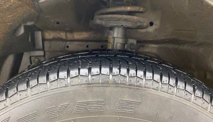 2016 Maruti Swift Dzire VXI, Petrol, Manual, 33,917 km, Left Front Tyre Tread