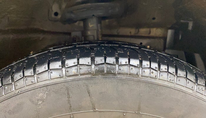 2016 Maruti Swift Dzire VXI, Petrol, Manual, 33,917 km, Right Front Tyre Tread