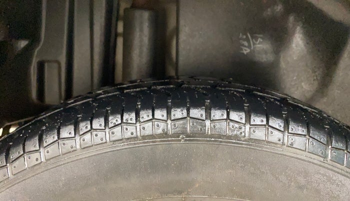 2016 Maruti Swift Dzire VXI, Petrol, Manual, 33,917 km, Right Rear Tyre Tread