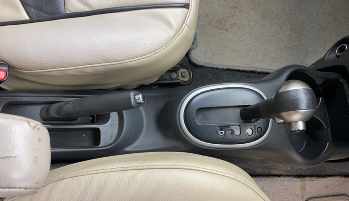 2016 Nissan Micra XV CVT, Petrol, Automatic, 72,983 km, Gear Lever