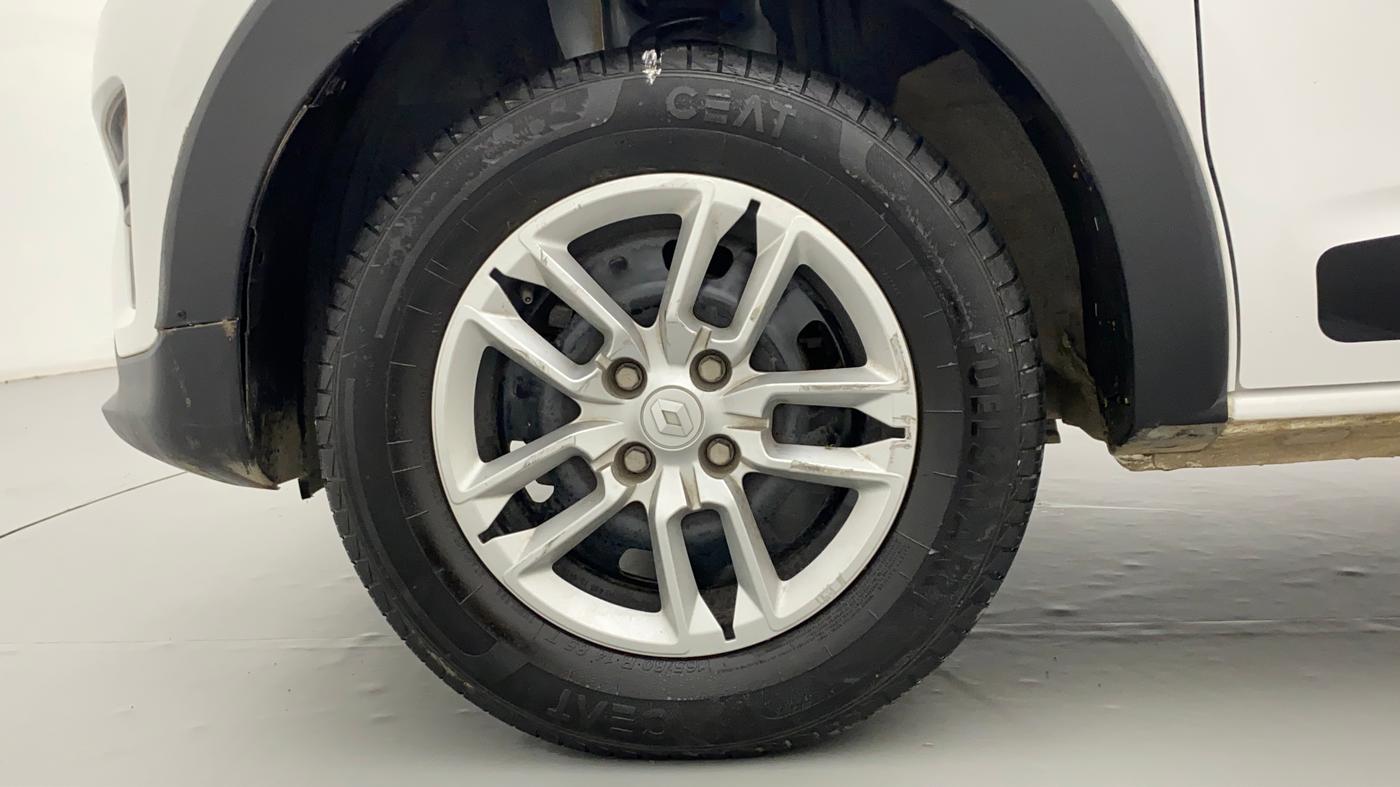 2022 Renault TRIBER RXT, Petrol, Manual, 13,915 km, Left Front Wheel