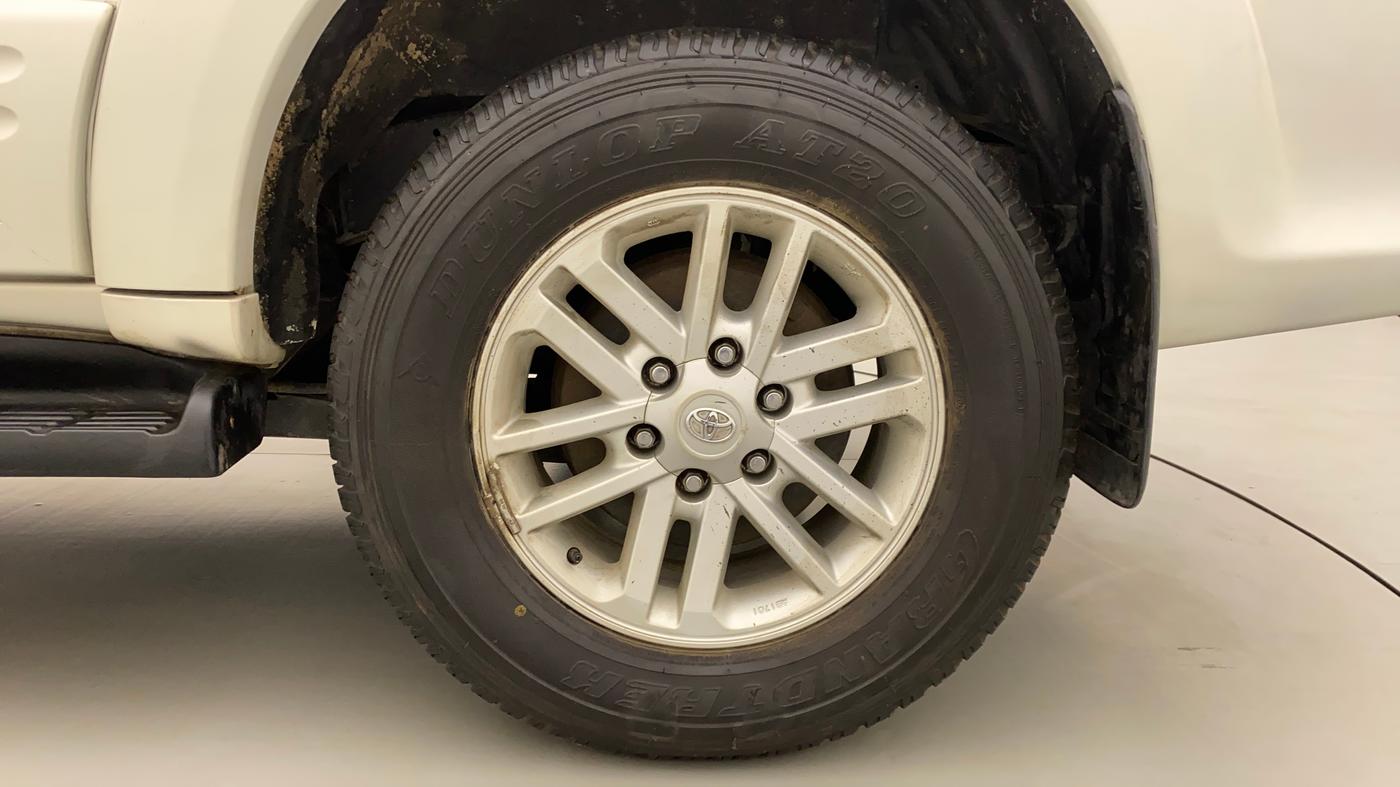 2014 Toyota Fortuner 3.0 4X2 AT, Diesel, Automatic, 1,09,140 km, Left Rear Wheel