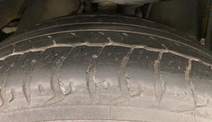 2014 Toyota Fortuner 3.0 4X2 AT, Diesel, Automatic, 1,09,140 km, Right Front Tyre Tread