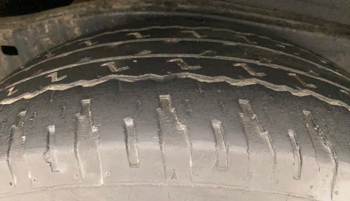 2014 Toyota Fortuner 3.0 4X2 AT, Diesel, Automatic, 1,09,140 km, Right Rear Tyre Tread