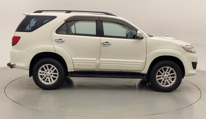 2014 Toyota Fortuner 3.0 4X2 AT, Diesel, Automatic, 1,09,140 km, Right Side View