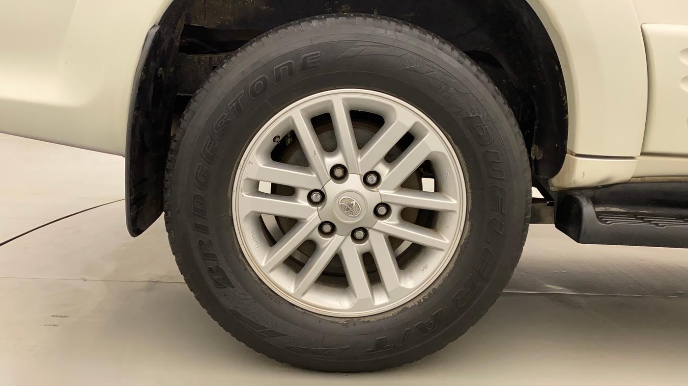 2014 Toyota Fortuner 3.0 4X2 AT, Diesel, Automatic, 1,09,140 km, Right Rear Wheel