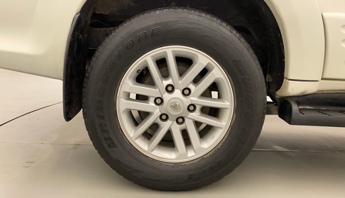 2014 Toyota Fortuner 3.0 4X2 AT, Diesel, Automatic, 1,09,140 km, Right Rear Wheel