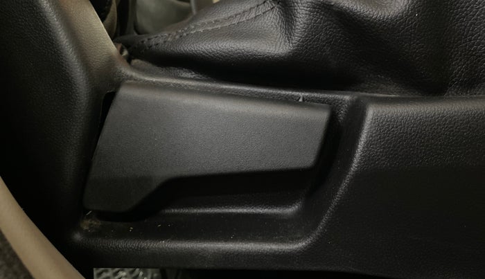 2019 Renault TRIBER RXZ, Petrol, Manual, 66,386 km, Driver Side Adjustment Panel