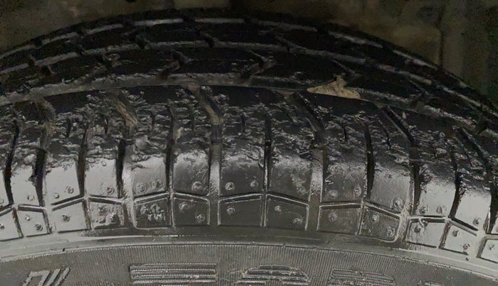 2013 Maruti Swift Dzire VXI, Petrol, Manual, 29,811 km, Right Front Tyre Tread