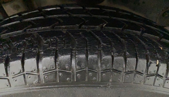 2013 Maruti Swift Dzire VXI, Petrol, Manual, 29,811 km, Left Rear Tyre Tread
