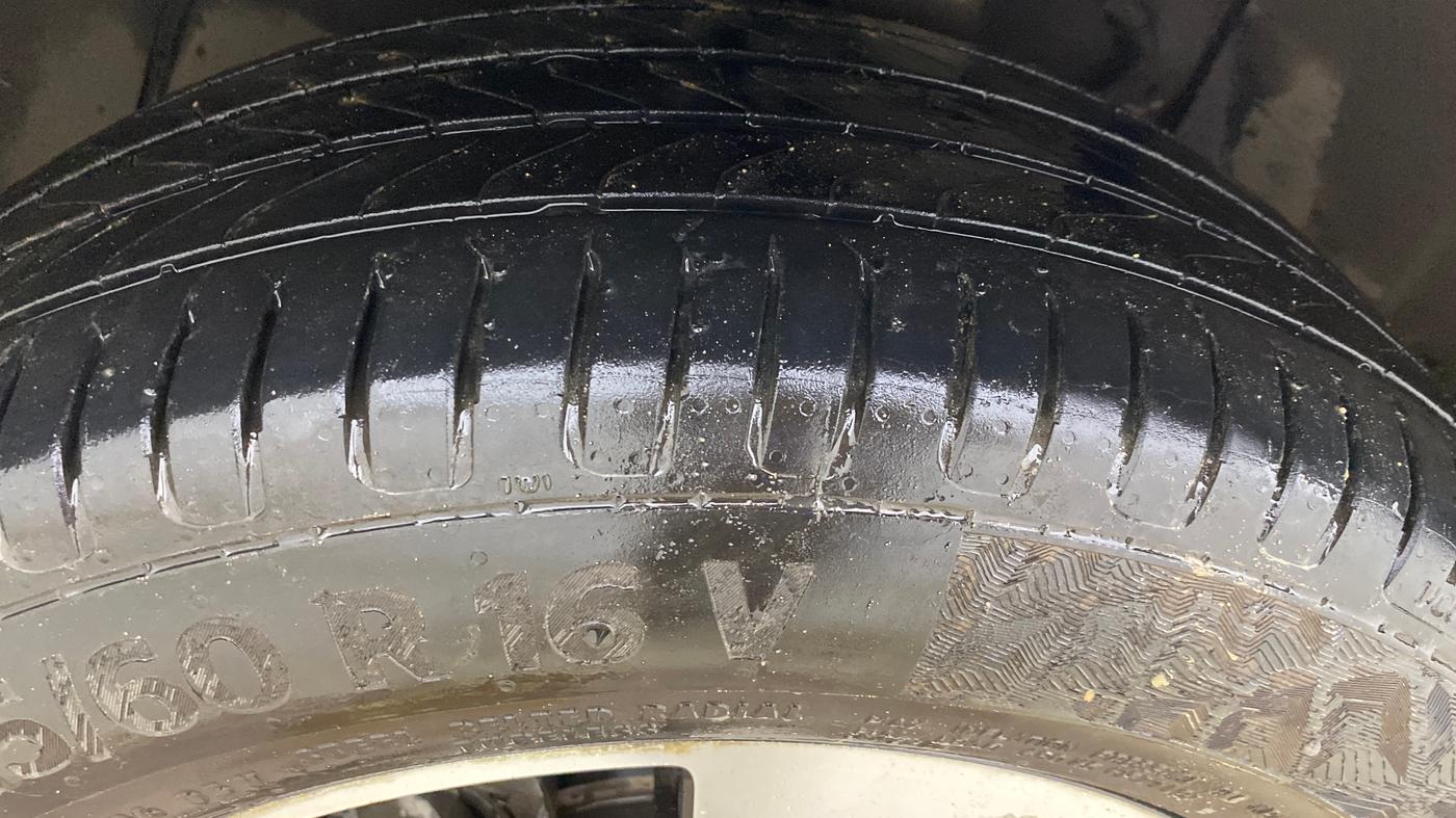 2018 Tata NEXON XZA PLUS PETROL, Petrol, Automatic, 89,677 km, Left Front Tyre Tread