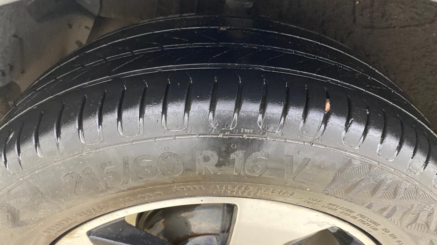 2018 Tata NEXON XZA PLUS PETROL, Petrol, Automatic, 89,677 km, Right Rear Tyre Tread