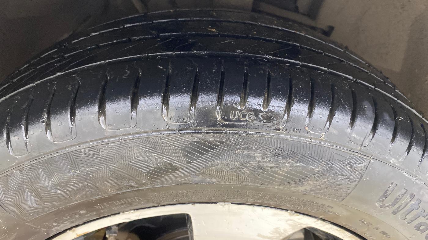 2018 Tata NEXON XZA PLUS PETROL, Petrol, Automatic, 89,677 km, Right Front Tyre Tread