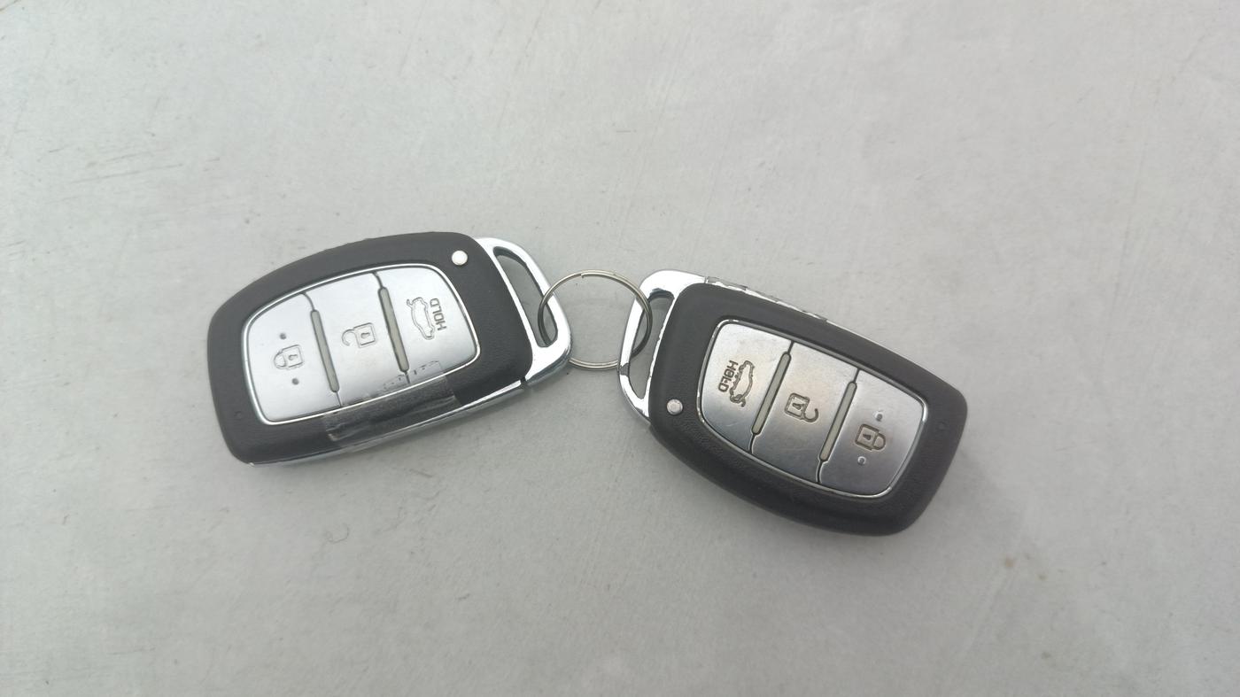 2014 Hyundai Grand i10 ASTA AT 1.2 KAPPA VTVT, Petrol, Automatic, 66,107 km, Key Close Up