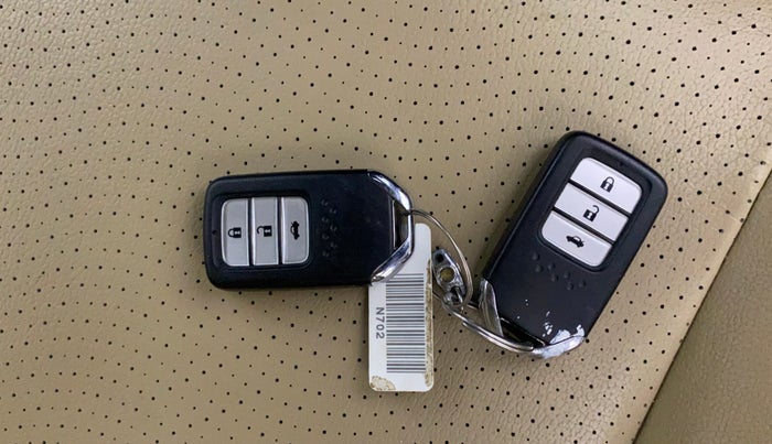 2016 Honda City 1.5L I-VTEC VX (O) MT, Petrol, Manual, 47,156 km, Key Close Up