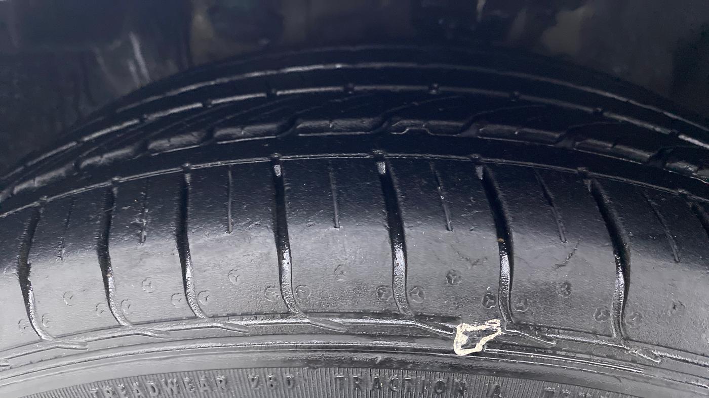2014 Hyundai Elite i20 ASTA 1.2, Petrol, Manual, 72,110 km, Left Front Tyre Tread