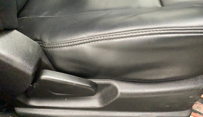 2023 Renault Kwid RXT 1.0 AMT, Petrol, Automatic, 14,079 km, Driver Side Adjustment Panel