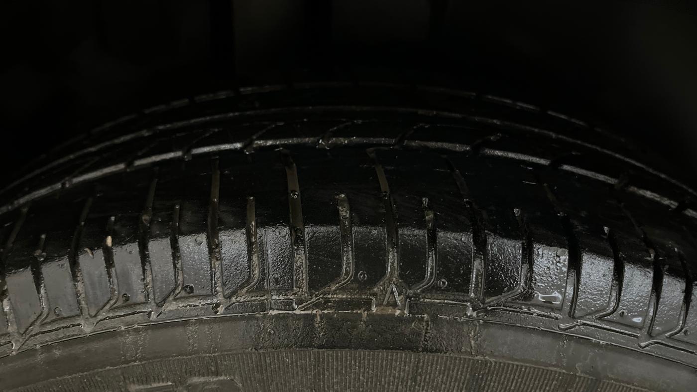 2016 Maruti Ertiga VXI, Petrol, Manual, 67,078 km, Right Rear Tyre Tread