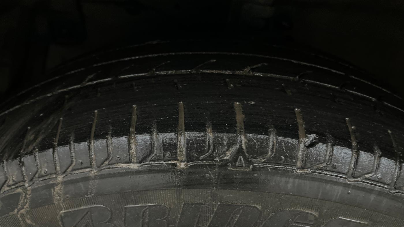 2016 Maruti Ertiga VXI, Petrol, Manual, 67,078 km, Left Front Tyre Tread