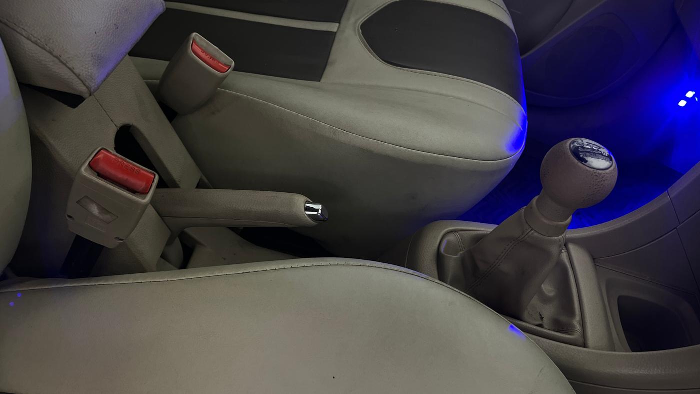 2016 Maruti Ertiga VXI, Petrol, Manual, 67,078 km, Gear Lever