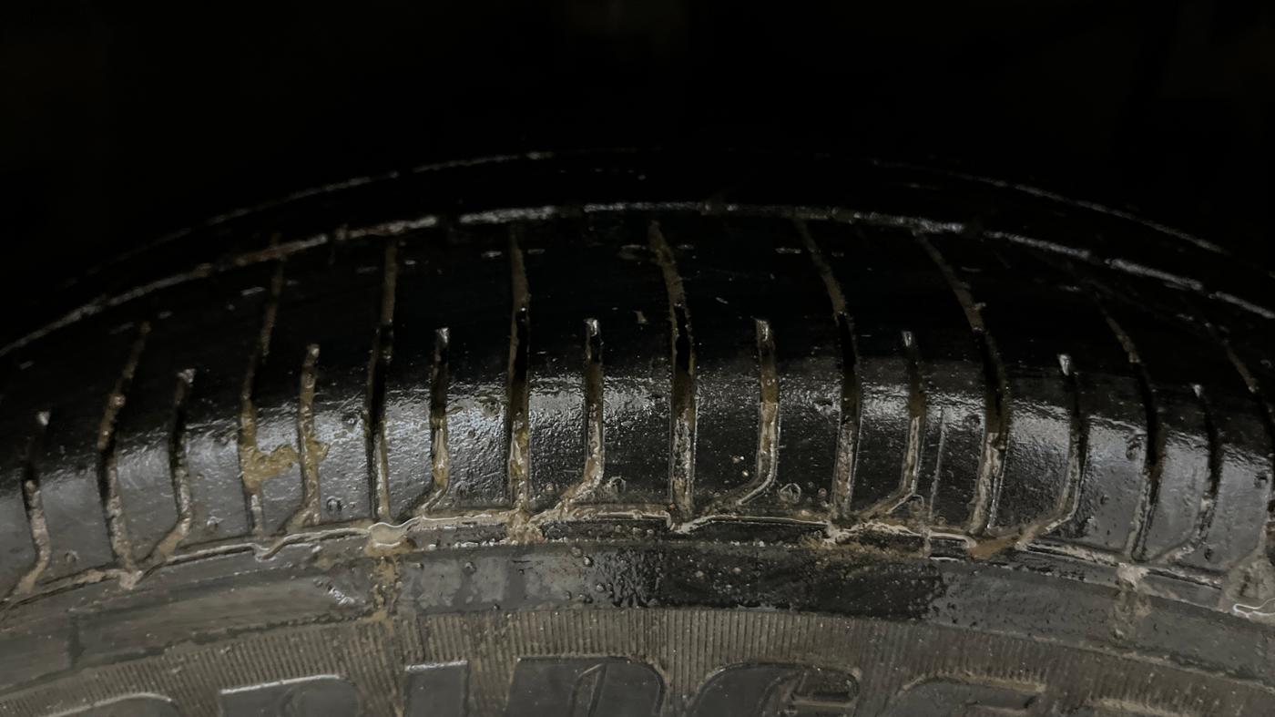 2016 Maruti Ertiga VXI, Petrol, Manual, 67,078 km, Right Front Tyre Tread