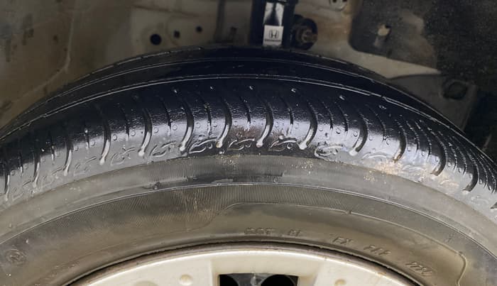 2017 Honda Amaze 1.2L I-VTEC S OPT, CNG, Manual, 1,36,569 km, Right Front Tyre Tread