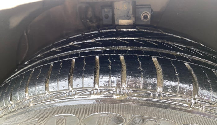 2018 Volkswagen Vento HIGHLINE 1.6 MPI, Petrol, Manual, 75,330 km, Left Front Tyre Tread