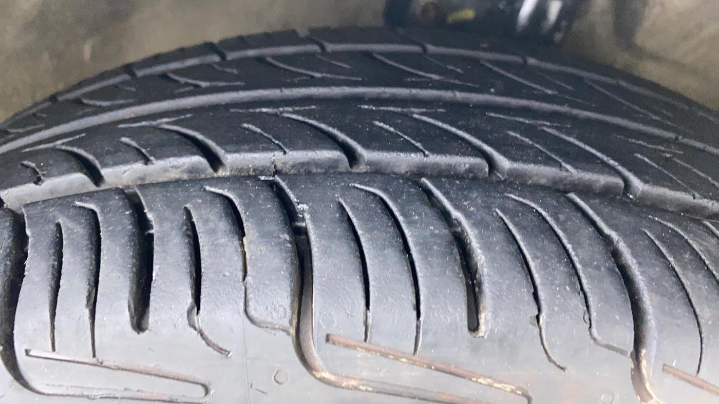 2016 Maruti Celerio VXI AMT, Petrol, Automatic, 78,757 km, Right Front Tyre Tread