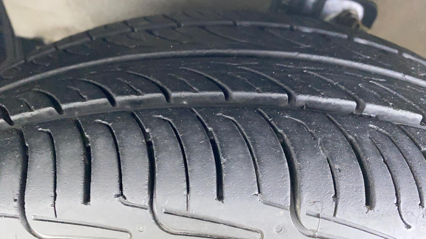 2016 Maruti Celerio VXI AMT, Petrol, Automatic, 78,757 km, Left Front Tyre Tread