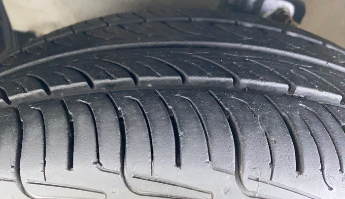 2016 Maruti Celerio VXI AMT, Petrol, Automatic, 78,757 km, Left Front Tyre Tread