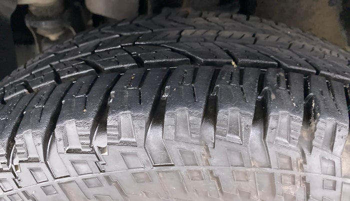 2015 Mahindra TUV300 T8, Diesel, Manual, 59,531 km, Left Front Tyre Tread