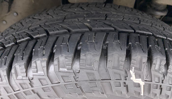 2015 Mahindra TUV300 T8, Diesel, Manual, 59,531 km, Right Front Tyre Tread