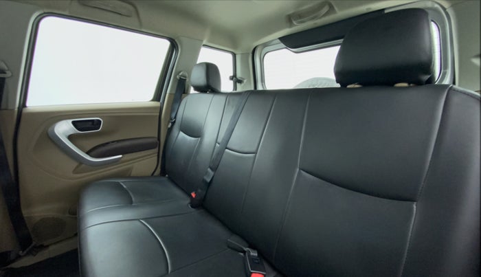 2015 Mahindra TUV300 T8, Diesel, Manual, 59,531 km, Right Side Rear Door Cabin