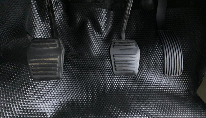 2015 Mahindra TUV300 T8, Diesel, Manual, 59,531 km, Pedals