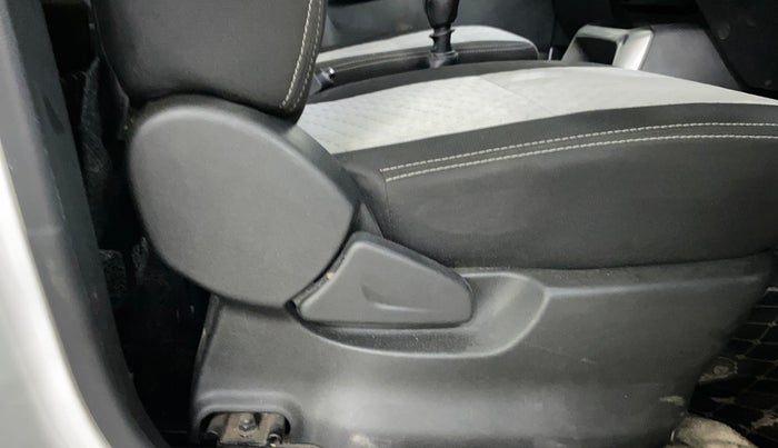 2020 Datsun Redi Go T(O), Petrol, Manual, 48,992 km, Driver Side Adjustment Panel