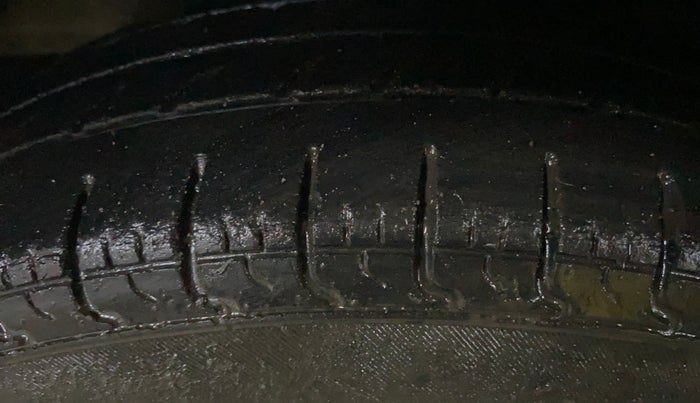 2017 Hyundai Eon ERA +, Petrol, Manual, 47,628 km, Left Front Tyre Tread