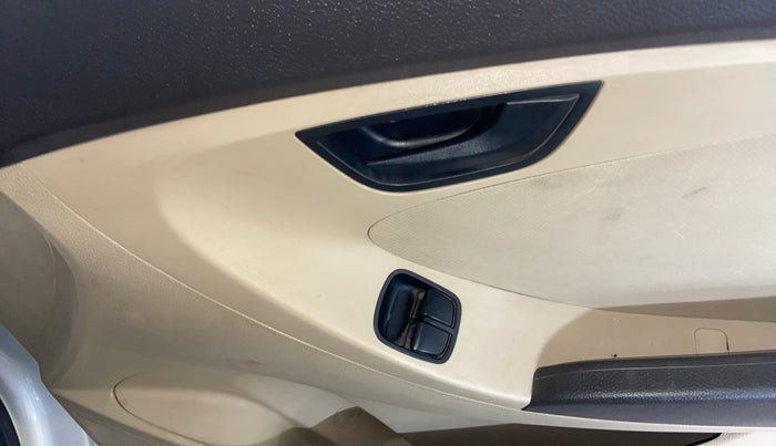 2017 Hyundai Eon ERA +, Petrol, Manual, 47,628 km, Driver Side Door Panels Control