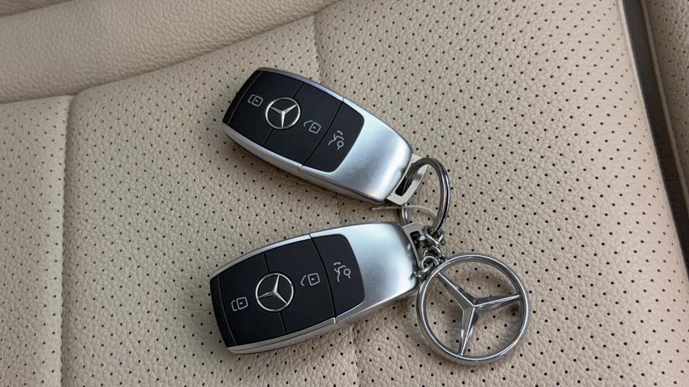 2022 Mercedes Benz GLC CLASS 200 Progressive, Petrol, Automatic, 17,116 km, Key Close Up