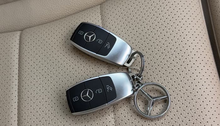 2022 Mercedes Benz GLC CLASS 200 Progressive, Petrol, Automatic, 17,116 km, Key Close Up